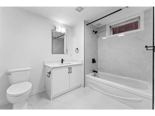 3431 32A Avenue Se, Calgary, AB - Indoor Photo Showing Bathroom