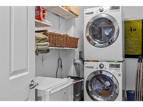 201-150 Crossbow Landing, Canmore, AB - Indoor Photo Showing Laundry Room