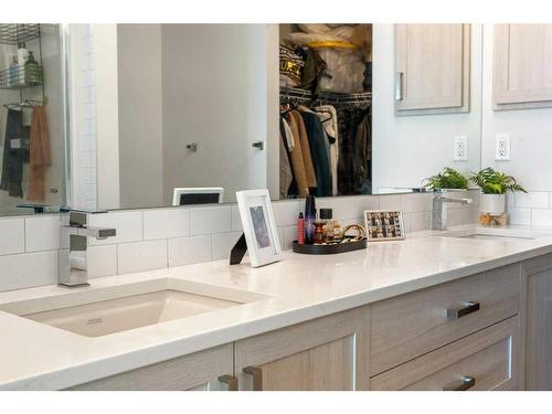 2306-42 Cranbrook Gardens Se, Calgary, AB - Indoor Photo Showing Bathroom