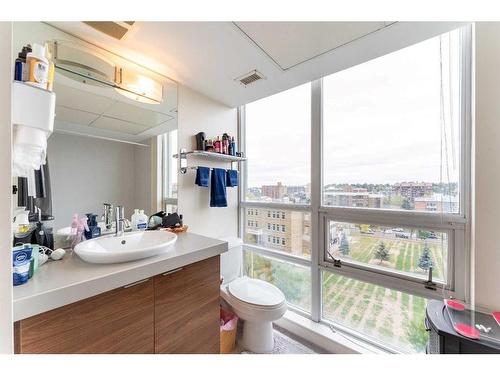 802-1110 11 Street Sw, Calgary, AB - Indoor Photo Showing Bathroom