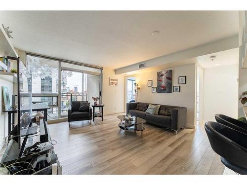 802-1110 11 Street Sw, Calgary, AB - Indoor Photo Showing Living Room