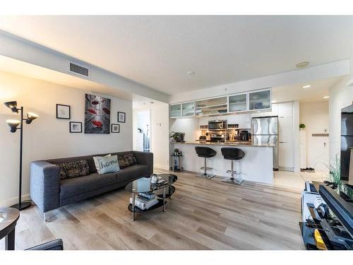 802-1110 11 Street Sw, Calgary, AB - Indoor Photo Showing Living Room