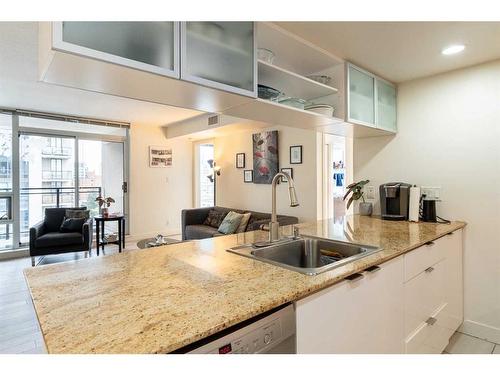 802-1110 11 Street Sw, Calgary, AB - Indoor Photo Showing Kitchen