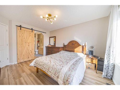 155 Cranwell Green Se, Calgary, AB - Indoor Photo Showing Bedroom