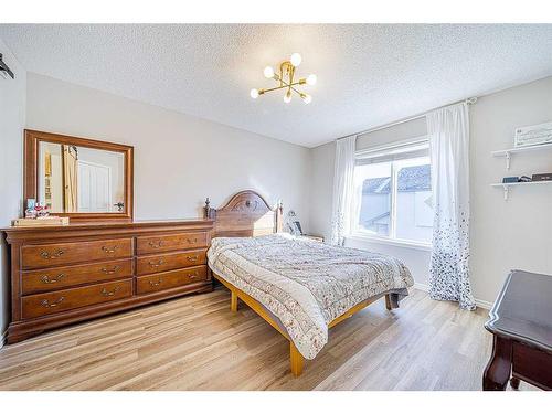 155 Cranwell Green Se, Calgary, AB - Indoor Photo Showing Bedroom