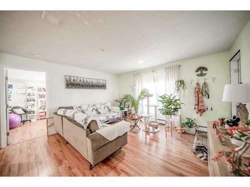 111-2000 Applevillage Court Se, Calgary, AB - Indoor Photo Showing Living Room