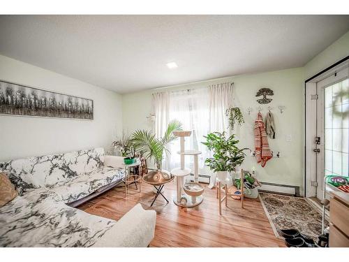 111-2000 Applevillage Court Se, Calgary, AB - Indoor Photo Showing Living Room