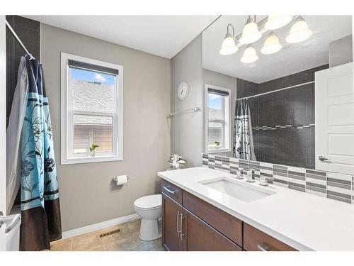 121 Cityscape Gardens Ne, Calgary, AB - Indoor Photo Showing Bathroom