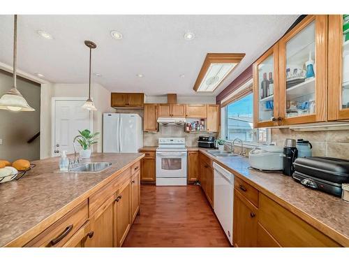 36 Forest Green Se, Calgary, AB - Indoor Photo Showing Kitchen