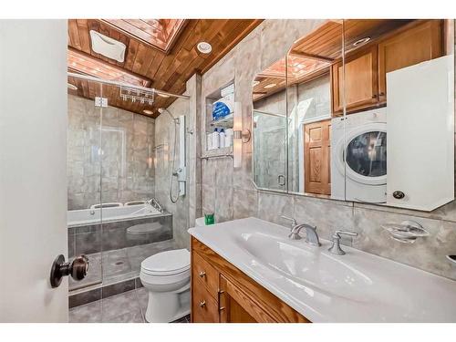 36 Forest Green Se, Calgary, AB - Indoor Photo Showing Bathroom