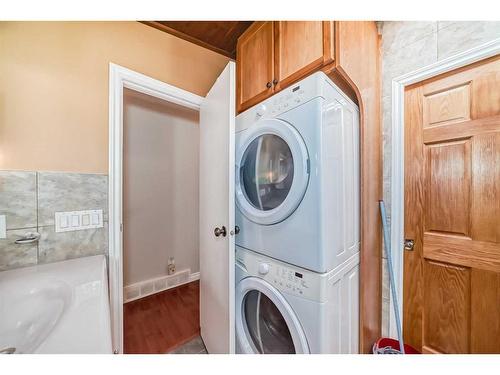 36 Forest Green Se, Calgary, AB - Indoor Photo Showing Laundry Room