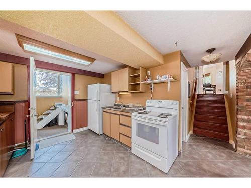 36 Forest Green Se, Calgary, AB - Indoor Photo Showing Kitchen