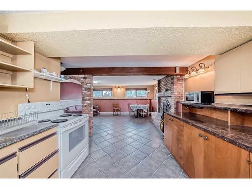 36 Forest Green Se, Calgary, AB - Indoor Photo Showing Kitchen