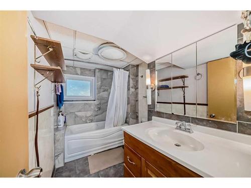 36 Forest Green Se, Calgary, AB - Indoor Photo Showing Bathroom