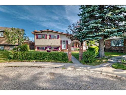 36 Forest Green Se, Calgary, AB - Outdoor With Facade