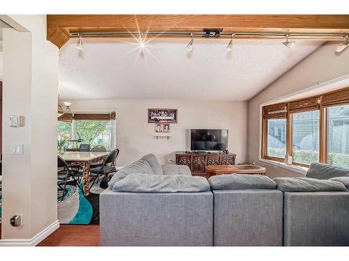 36 Forest Green Se, Calgary, AB - Indoor Photo Showing Living Room