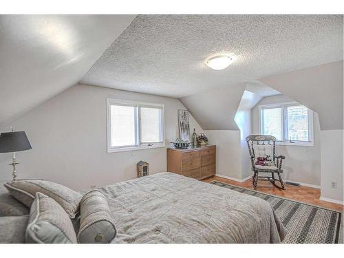 223015 Range Road 274, Rural Rocky View County, AB - Indoor Photo Showing Bedroom