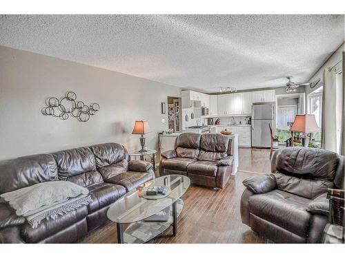 223015 Range Road 274, Rural Rocky View County, AB - Indoor Photo Showing Living Room