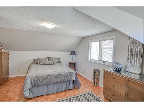 223015 Range Road 274, Rural Rocky View County, AB - Indoor Photo Showing Bedroom