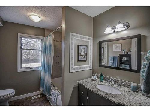 223015 Range Road 274, Rural Rocky View County, AB - Indoor Photo Showing Bathroom