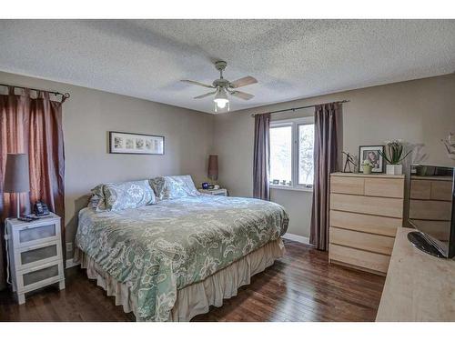 223015 Range Road 274, Rural Rocky View County, AB - Indoor Photo Showing Bedroom