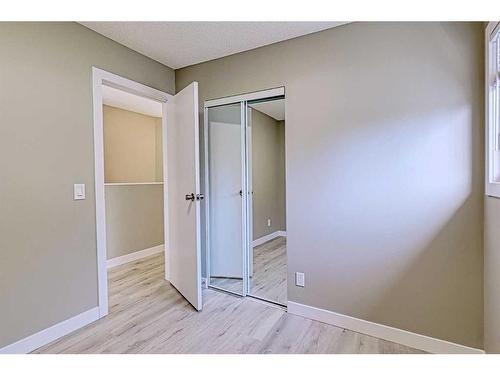 48 Dovercliffe Way Se, Calgary, AB - Indoor Photo Showing Other Room