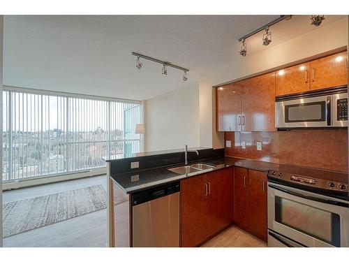 1504-188 15 Avenue Sw, Calgary, AB - Indoor Photo Showing Kitchen With Stainless Steel Kitchen With Double Sink