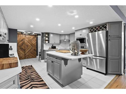 302-320 Meredith Road Ne, Calgary, AB - Indoor Photo Showing Kitchen