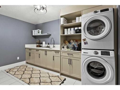 302-320 Meredith Road Ne, Calgary, AB - Indoor Photo Showing Laundry Room