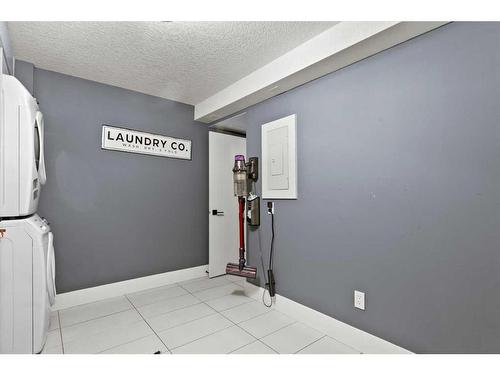 302-320 Meredith Road Ne, Calgary, AB - Indoor Photo Showing Other Room