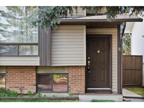 8 Taraglen Road Ne, Calgary, AB - Outdoor