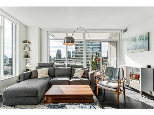 708-901 10 Avenue Sw, Calgary, AB - Indoor Photo Showing Living Room