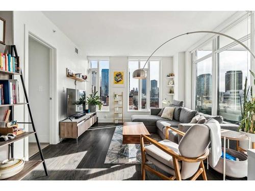 708-901 10 Avenue Sw, Calgary, AB - Indoor Photo Showing Living Room