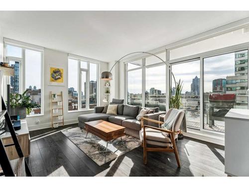 708-901 10 Avenue Sw, Calgary, AB - Indoor Photo Showing Living Room