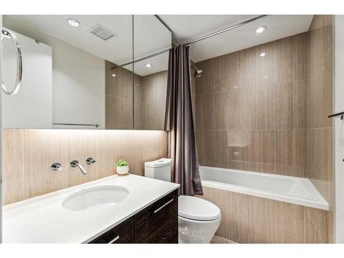 708-901 10 Avenue Sw, Calgary, AB - Indoor Photo Showing Bathroom