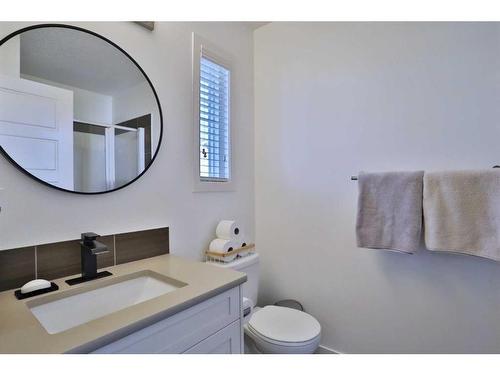 131 New Brighton Walk Se, Calgary, AB - Indoor Photo Showing Bathroom