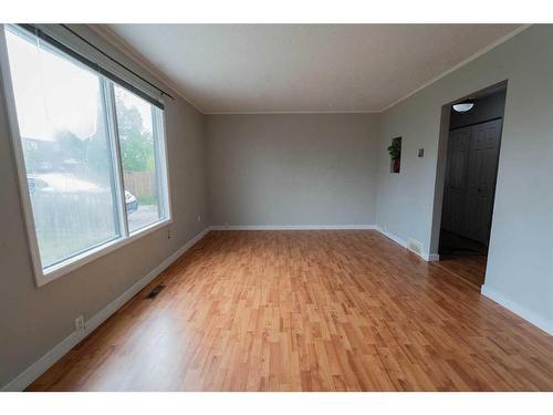 3615 27A Avenue Se, Calgary, AB - Indoor Photo Showing Other Room