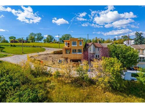 501 13A Street Ne, Calgary, AB - Outdoor With View