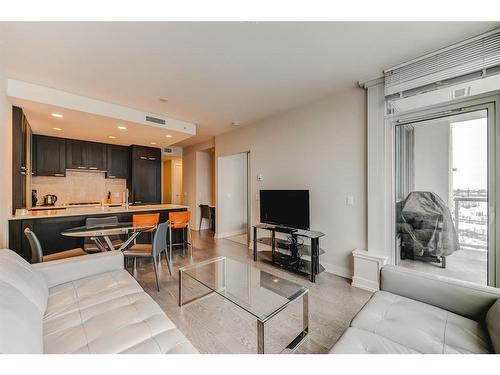 1924-222 Riverfront Avenue Sw, Calgary, AB - Indoor Photo Showing Living Room