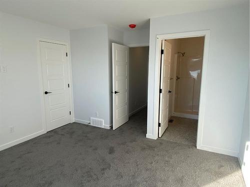 669 Lambeau Link Se, Airdrie, AB - Indoor Photo Showing Other Room