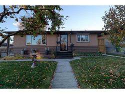 427 Trafford Drive NW Calgary, AB T2K 2T1