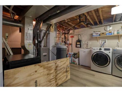 427 Trafford Drive Nw, Calgary, AB - Indoor Photo Showing Laundry Room