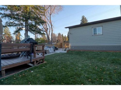 427 Trafford Drive Nw, Calgary, AB - Outdoor