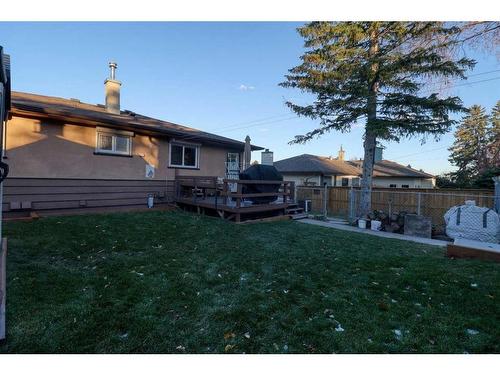 427 Trafford Drive Nw, Calgary, AB - Outdoor