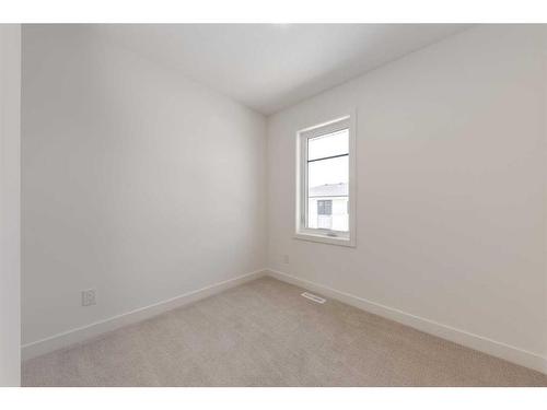 442 210 Avenue Sw, Calgary, AB - Indoor Photo Showing Other Room