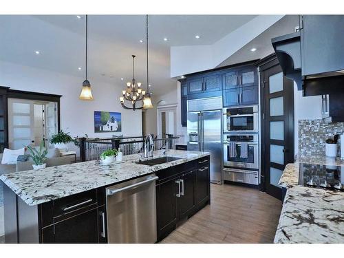 5 Rockyvale Green Nw, Calgary, AB - Indoor Photo Showing Kitchen With Upgraded Kitchen