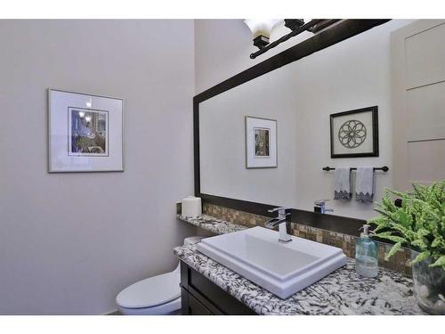 5 Rockyvale Green Nw, Calgary, AB - Indoor Photo Showing Bathroom