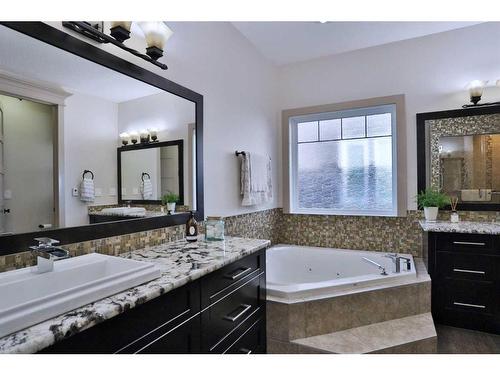 5 Rockyvale Green Nw, Calgary, AB - Indoor Photo Showing Bathroom