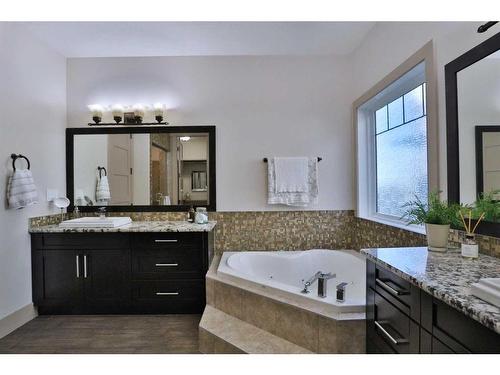 5 Rockyvale Green Nw, Calgary, AB - Indoor Photo Showing Bathroom