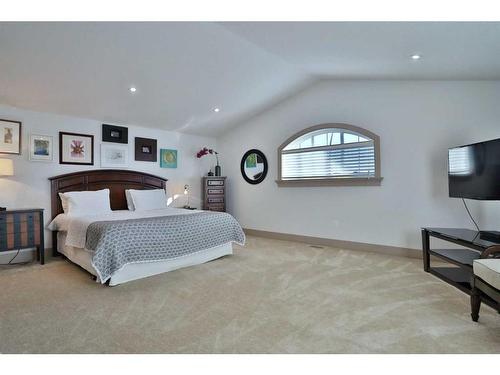 5 Rockyvale Green Nw, Calgary, AB - Indoor Photo Showing Bedroom